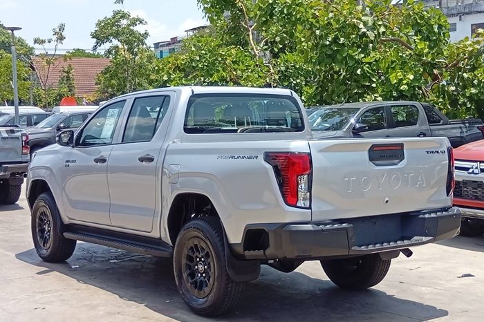 TRAVO SMART PRE 2026 2.8 AT DOUBLE CAB SILVER0  201571 full