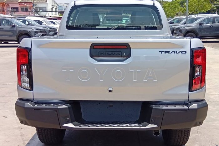 TRAVO SMART PRE 2026 2.8 AT DOUBLE CAB SILVER0  201571 full
