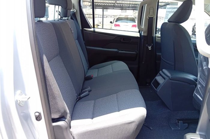 TRAVO SMART PRE 2026 2.8 AT DOUBLE CAB SILVER0  201571 full