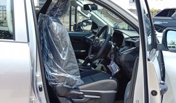 TRAVO SMART PRE 2026 2.8 AT DOUBLE CAB SILVER0  201571 full