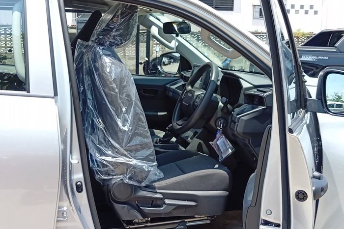 TRAVO SMART PRE 2026 2.8 AT DOUBLE CAB SILVER0  201571 full