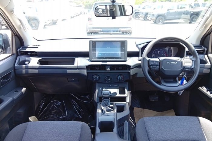 TRAVO SMART PRE 2026 2.8 AT DOUBLE CAB SILVER0  201571 full