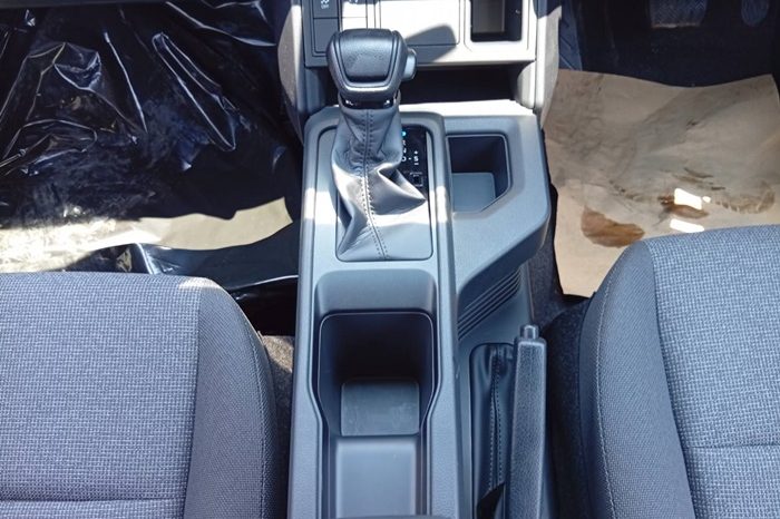 TRAVO SMART PRE 2026 2.8 AT DOUBLE CAB SILVER0  201571 full