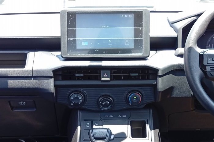 TRAVO SMART PRE 2026 2.8 AT DOUBLE CAB SILVER0  201571 full