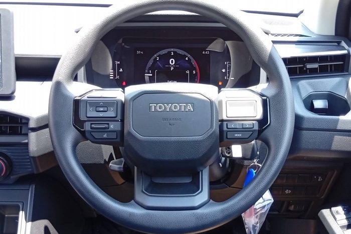 TRAVO SMART PRE 2026 2.8 AT DOUBLE CAB SILVER0  201571 full