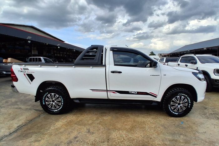 REVO 2WD 2018 2.4J MT STANDARD WHITE  2412 full