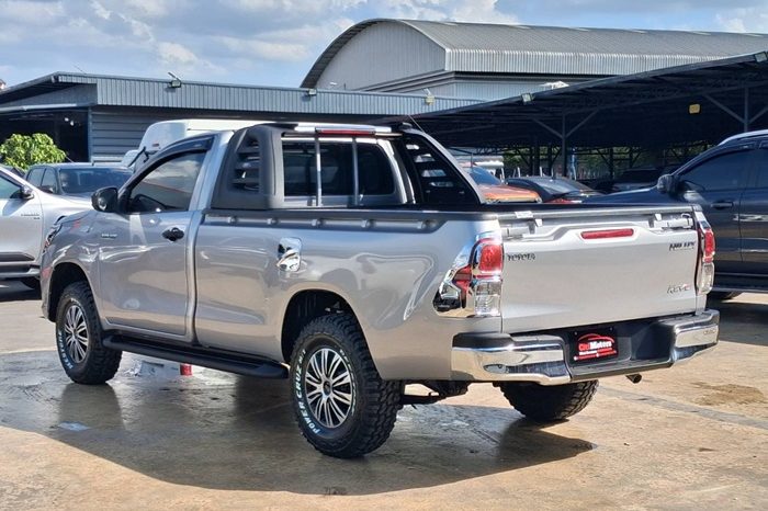 REVO 2WD 2018 2.4J MT STANDARD SILVER  901 full