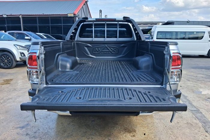 REVO 2WD 2018 2.4J MT STANDARD SILVER  901 full