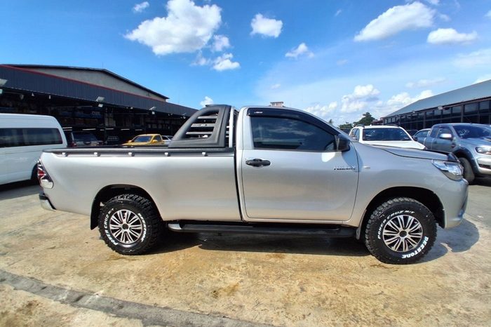 REVO 2WD 2018 2.4J MT STANDARD SILVER  901 full