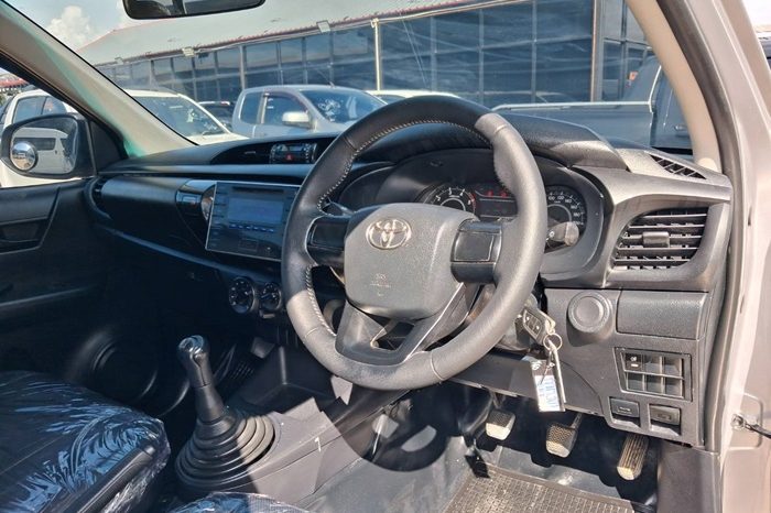 REVO 2WD 2018 2.4J MT STANDARD SILVER  901 full