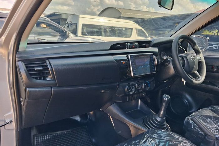 REVO 2WD 2018 2.4J MT STANDARD SILVER  901 full