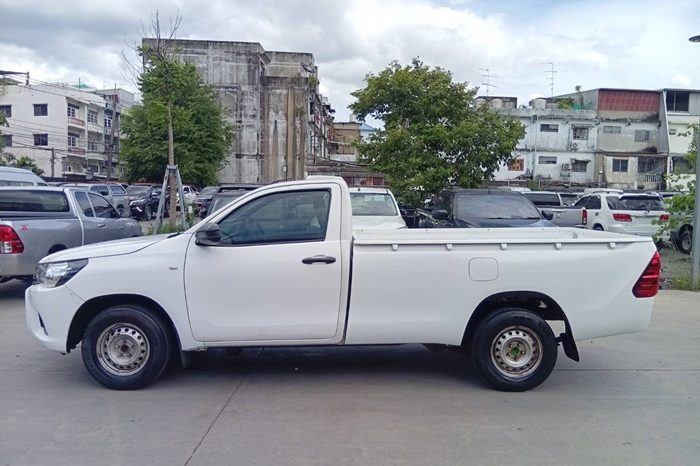 REVO 2WD 2017 2.4J MT STANDARD WHITE  2599 full