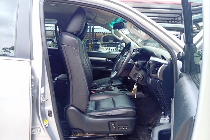 REVO PRE 2018 2.4G AT DOUBLE CAB SILVER  8760 full