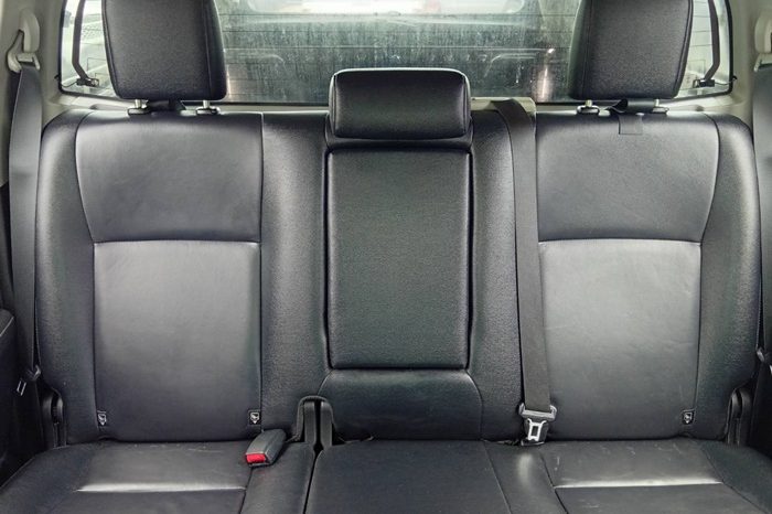 REVO PRE 2018 2.4G AT DOUBLE CAB SILVER  8760 full