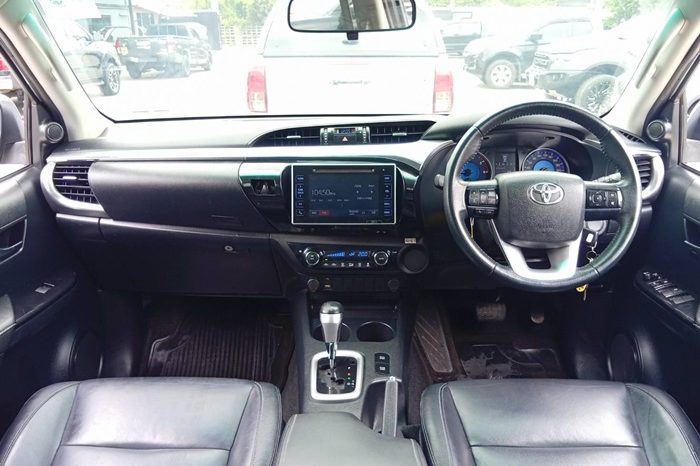 REVO PRE 2018 2.4G AT DOUBLE CAB SILVER  8760 full