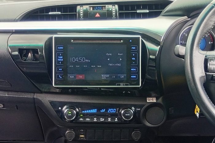 REVO PRE 2018 2.4G AT DOUBLE CAB SILVER  8760 full