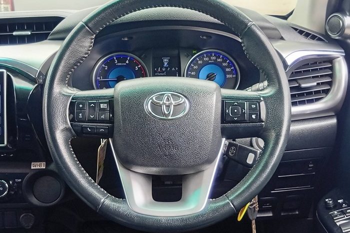 REVO PRE 2018 2.4G AT DOUBLE CAB SILVER  8760 full