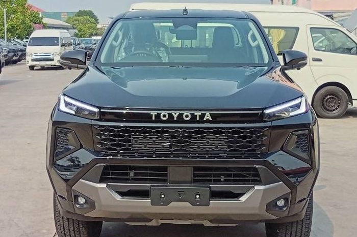 TRAVO OVERLAND PLUS 4WD 2026 2.8 AT DOUBLE CAB BLACK  22864 full