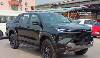 TRAVO OVERLAND PLUS 4WD 2026 2.8 AT DOUBLE CAB BLACK  22864 full