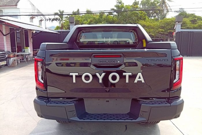 TRAVO OVERLAND PLUS 4WD 2026 2.8 AT DOUBLE CAB BLACK  22864 full