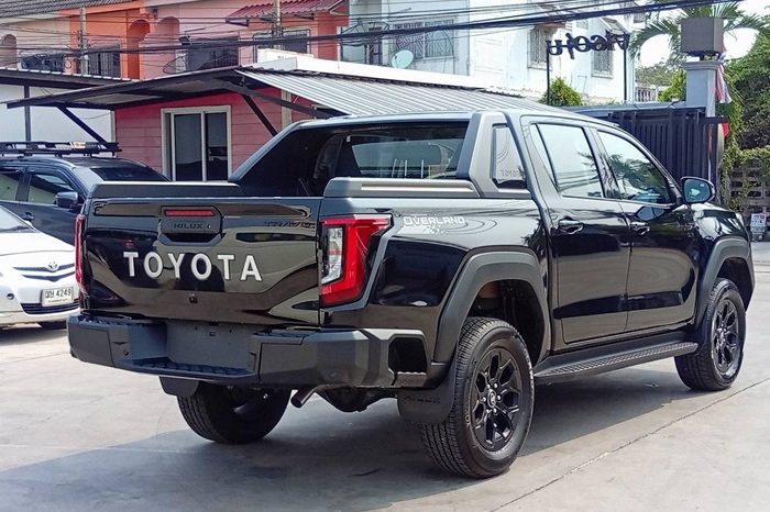 TRAVO OVERLAND PLUS 4WD 2026 2.8 AT DOUBLE CAB BLACK  22864 full