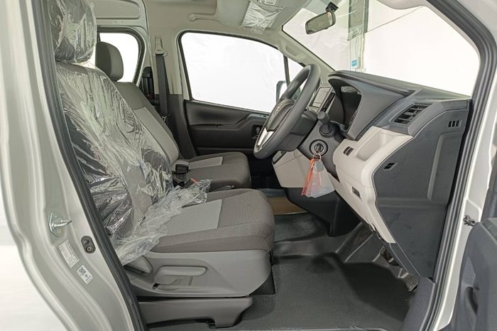 TOYOTA 2026 2WD 2.8 AT COMMUTER SILVER 39963 full