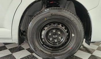 TOYOTA 2026 2WD 2.8 AT COMMUTER SILVER 39963 full