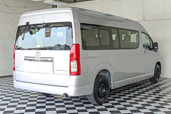 TOYOTA 2026 2WD 2.8 AT COMMUTER SILVER 39963 full