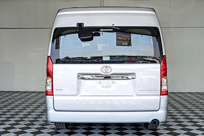 TOYOTA 2026 2WD 2.8 AT COMMUTER SILVER 39963 full