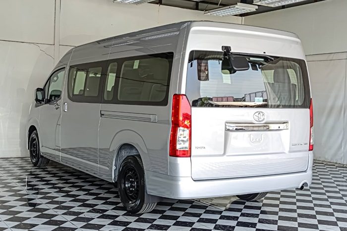 TOYOTA 2026 2WD 2.8 AT COMMUTER SILVER 39963 full