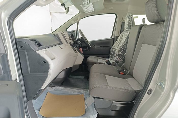 TOYOTA 2026 2WD 2.8 AT COMMUTER SILVER 39963 full