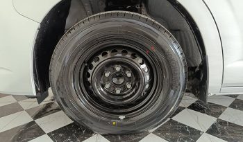 TOYOTA 2026 2WD 2.8 AT COMMUTER SILVER 39963 full