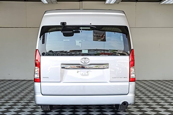 TOYOTA 2026 2WD 2.8 AT COMMUTER SILVER 39854 full