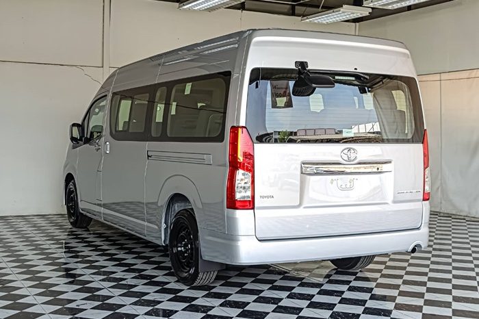 TOYOTA 2026 2WD 2.8 AT COMMUTER SILVER 39854 full
