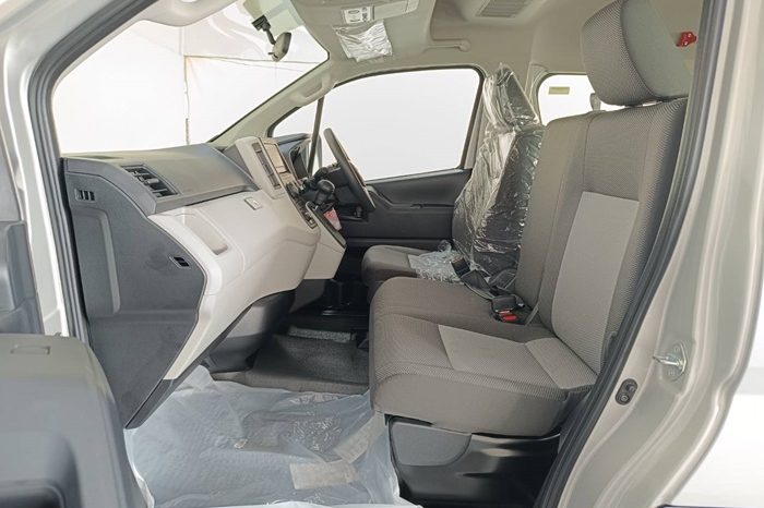 TOYOTA 2026 2WD 2.8 AT COMMUTER SILVER 39854 full