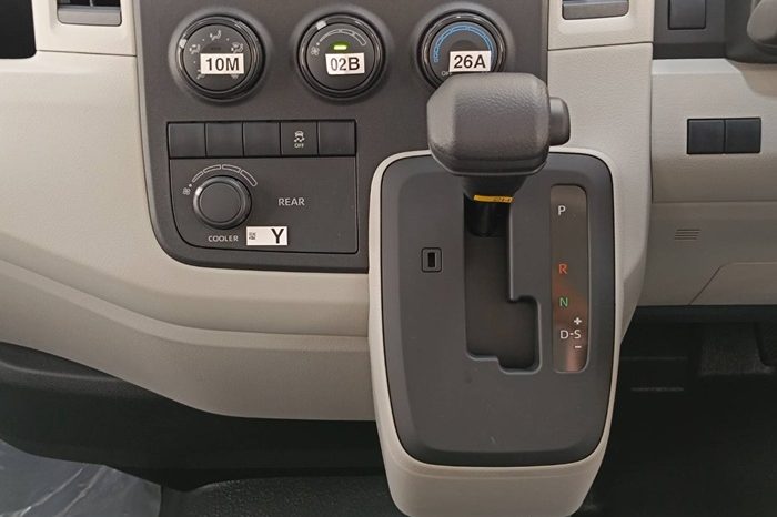 TOYOTA 2026 2WD 2.8 AT COMMUTER SILVER 39854 full