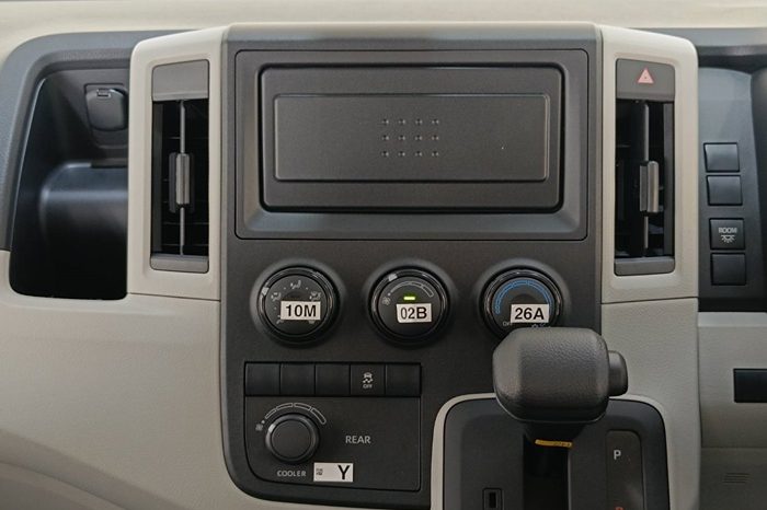 TOYOTA 2026 2WD 2.8 AT COMMUTER SILVER 39854 full