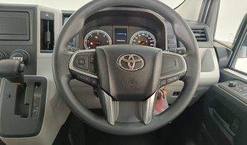 TOYOTA 2026 2WD 2.8 AT COMMUTER SILVER 39854 full