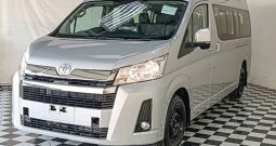 TOYOTA 2026 2WD 2.8 AT COMMUTER SILVER 39854