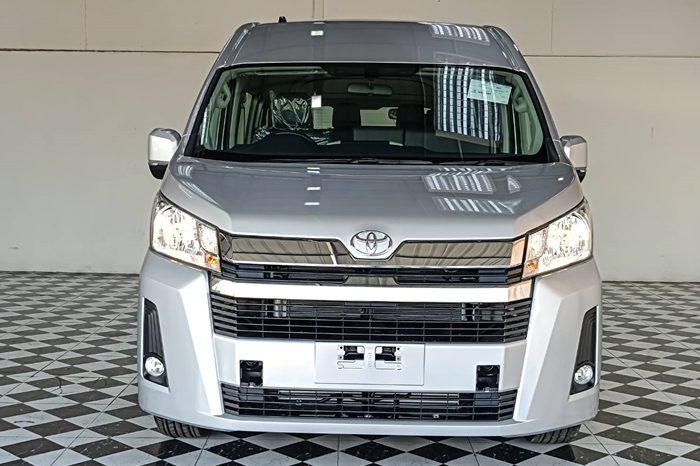 TOYOTA 2026 2WD 2.8 AT COMMUTER SILVER 39854 full