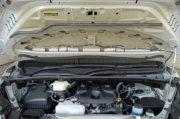 TOYOTA 2026 2WD 2.8 AT COMMUTER SILVER 39854 full