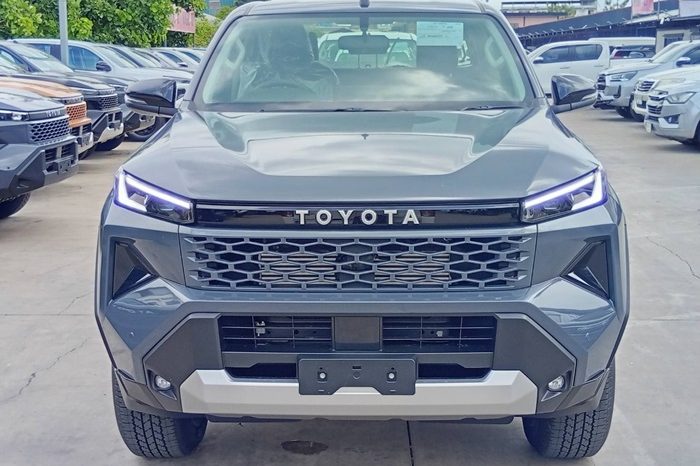 TRAVO PREMIUM PRE 2026 2.8 AT DOUBLE CAB GREY 2131 full