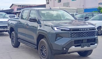 TRAVO PREMIUM PRE 2026 2.8 AT DOUBLE CAB GREY 2131 full