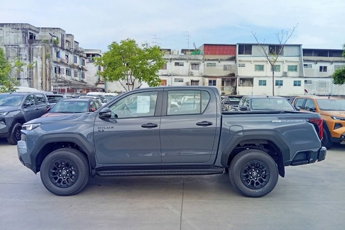 TRAVO PREMIUM PRE 2026 2.8 AT DOUBLE CAB GREY 2131 full