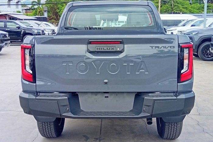 TRAVO PREMIUM PRE 2026 2.8 AT DOUBLE CAB GREY 2131 full