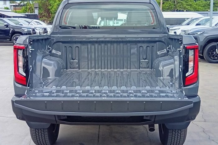 TRAVO PREMIUM PRE 2026 2.8 AT DOUBLE CAB GREY 2131 full