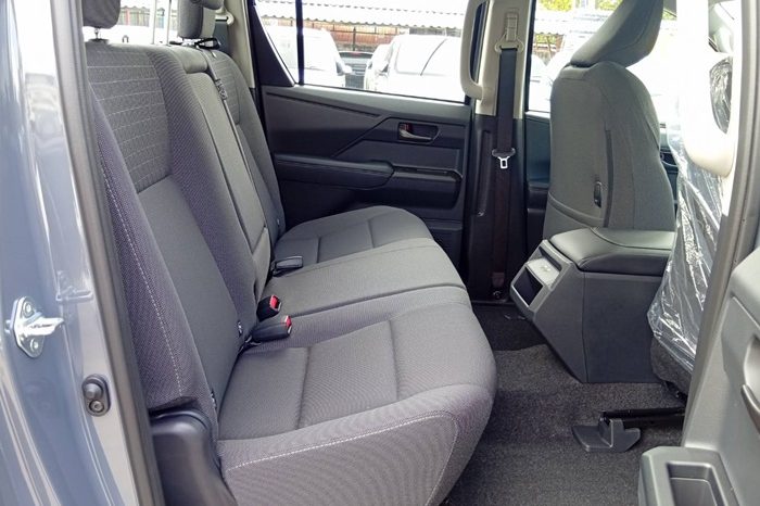 TRAVO PREMIUM PRE 2026 2.8 AT DOUBLE CAB GREY 2131 full