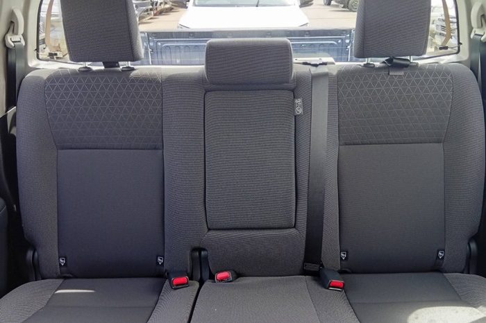 TRAVO PREMIUM PRE 2026 2.8 AT DOUBLE CAB GREY 2131 full