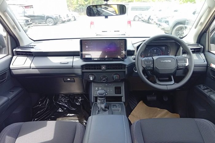 TRAVO PREMIUM PRE 2026 2.8 AT DOUBLE CAB GREY 2131 full
