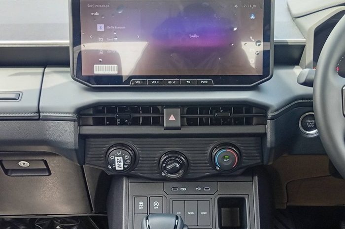 TRAVO PREMIUM PRE 2026 2.8 AT DOUBLE CAB GREY 2131 full
